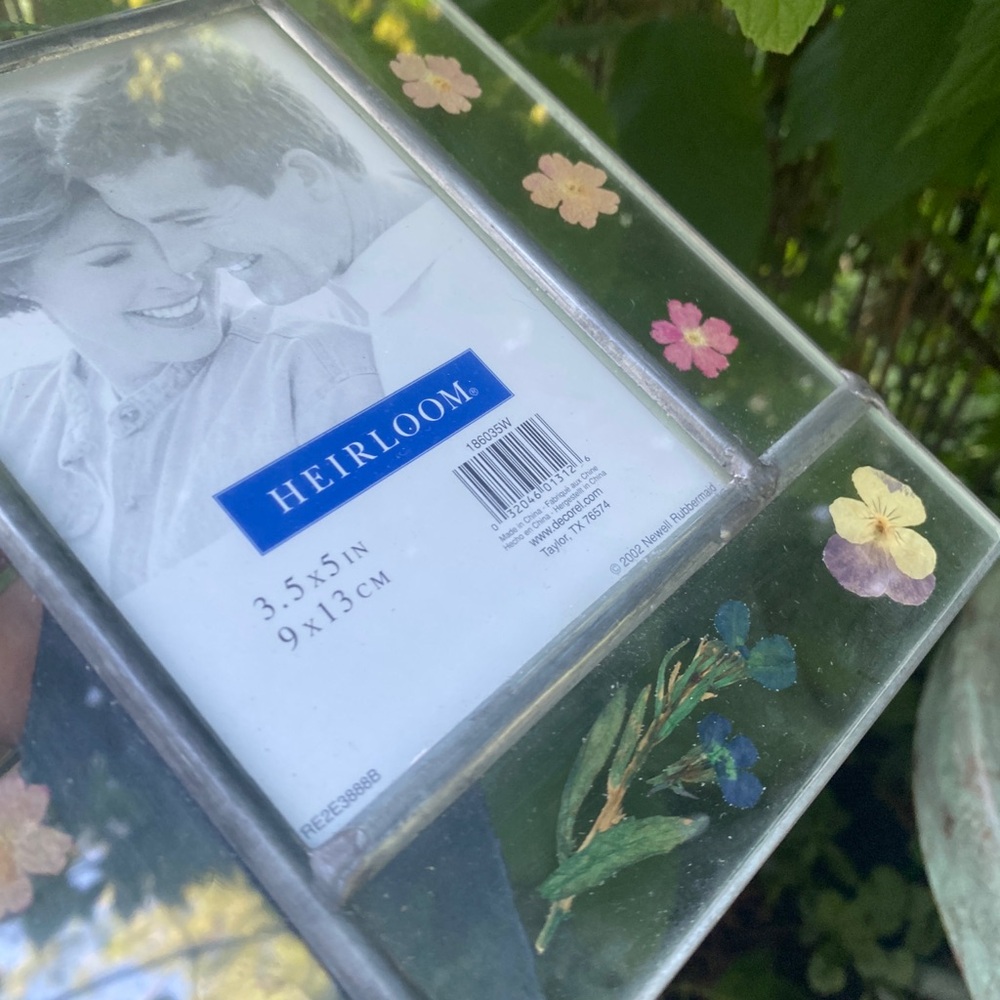 2/$50 🌸 2 SET PAIR Pressed Floral Frames w Butterflies - Picture 4 of 10